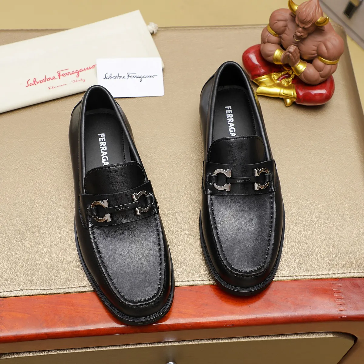 Men's shoes 💰460 🔥 Ferragamo new men's casual slip-on shoes 🇨🇳 Official website original 1:1 mold, original quality 💯 fine workmanship, high-end luxury ☘ The upper is made of imported Italian first-layer cowhide 🌴 Luxurious water dyeing 🐂 Leather lining 🍓 Rubber wear-resistant and non-slip outsole, breathable and comfortable to wear 🍍 The first choice for high-taste men, color optional! Code number 38-44 (45.46. Customized)